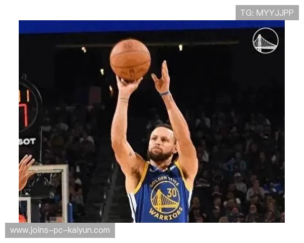 库里连续外线出手得手,勇士攻势如潮