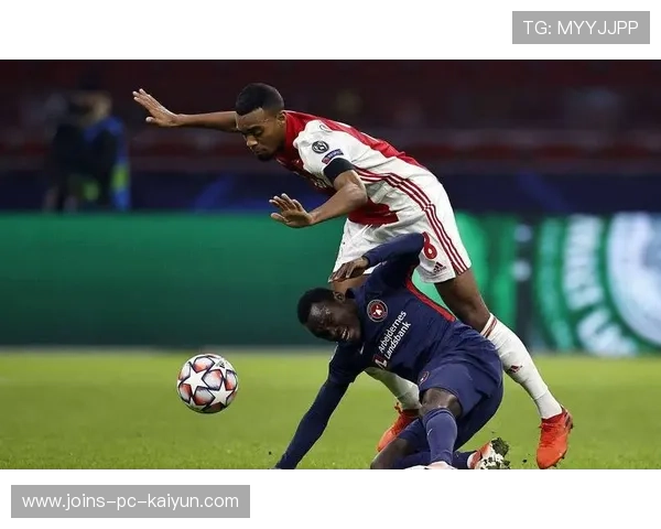 阿贾克斯—斯坦科维奇边路倒三角造威胁